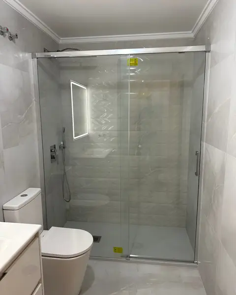 Baño Adonis, reforma de baño realizada por Crear e Ignovar en Orihuela Costa