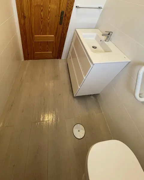 Baño Ana, reforma de baño realizada por Crear e Ignovar en Orihuela Costa
