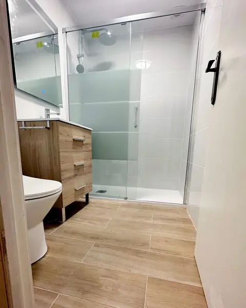 Baño Cora, reforma de baño realizada por Crear e Ignovar en Orihuela Costa