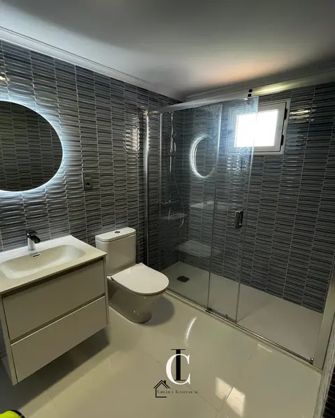 Baño Cronos, reforma de baño realizada por Crear e Ignovar en Orihuela Costa
