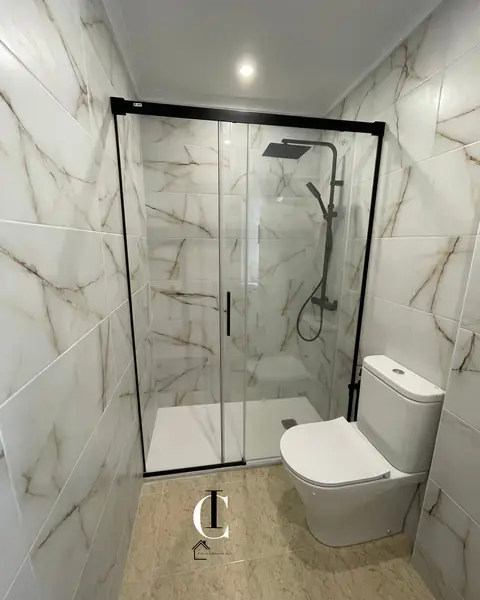 Baño Deimos, reforma de baño realizada por Crear e Ignovar en Orihuela Costa