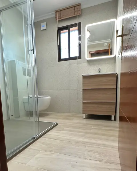 Baño Estefanía, reforma de baño realizada por Crear e Ignovar en Orihuela Costa