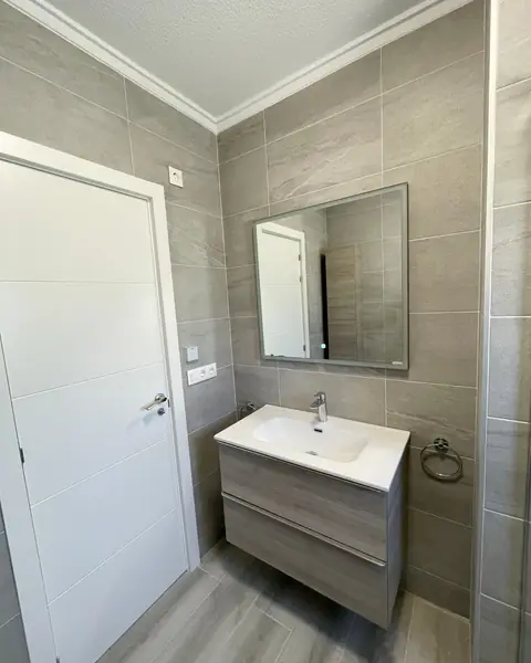 Baño Hera, reforma de baño realizada por Crear e Ignovar en Orihuela Costa