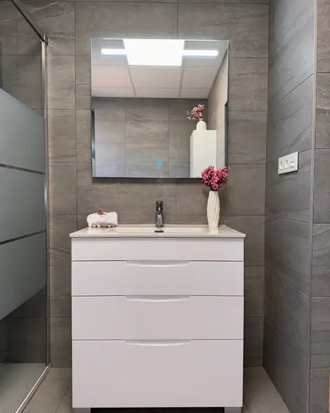 Baño Hércules, reforma de baño realizada por Crear e Ignovar en Orihuela Costa