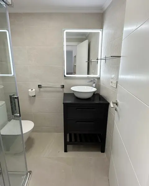 Baño Kaia, reforma de baño realizada por Crear e Ignovar en Orihuela Costa