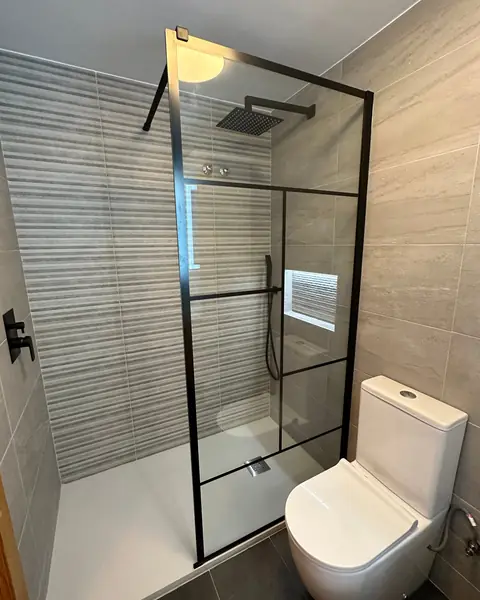 Baño Leonor, reforma de baño realizada por Crear e Ignovar en Orihuela Costa