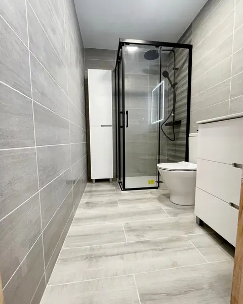Baño Morfeo, reforma de baño realizada por Crear e Ignovar en Orihuela Costa