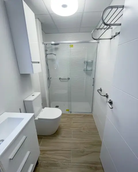 Baño Nora, reforma de baño realizada por Crear e Ignovar en Orihuela Costa