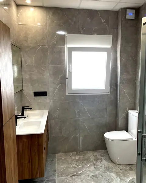 Baño Odiseo, reforma de baño realizada por Crear e Ignovar en Orihuela Costa