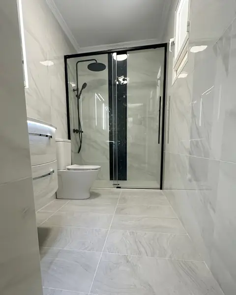 Baño Selena, reforma de baño realizada por Crear e Ignovar en Orihuela Costa