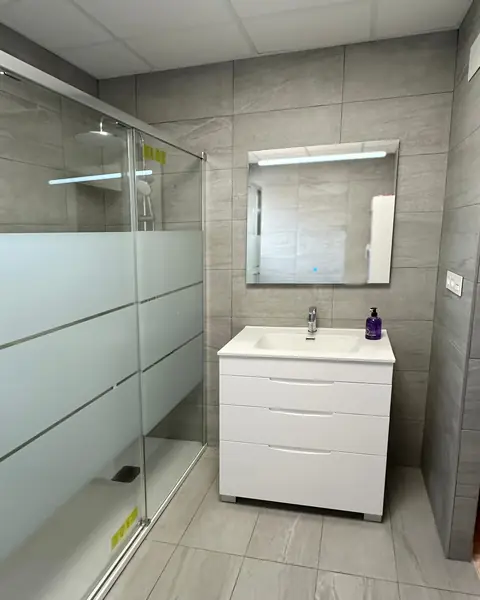 Baño Temis, reforma de baño realizada por Crear e Ignovar en Orihuela Costa