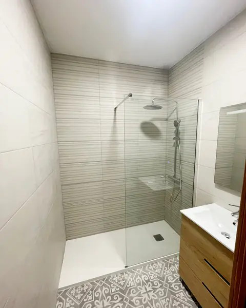 Baño Teseo, reforma de baño realizada por Crear e Ignovar en Orihuela Costa